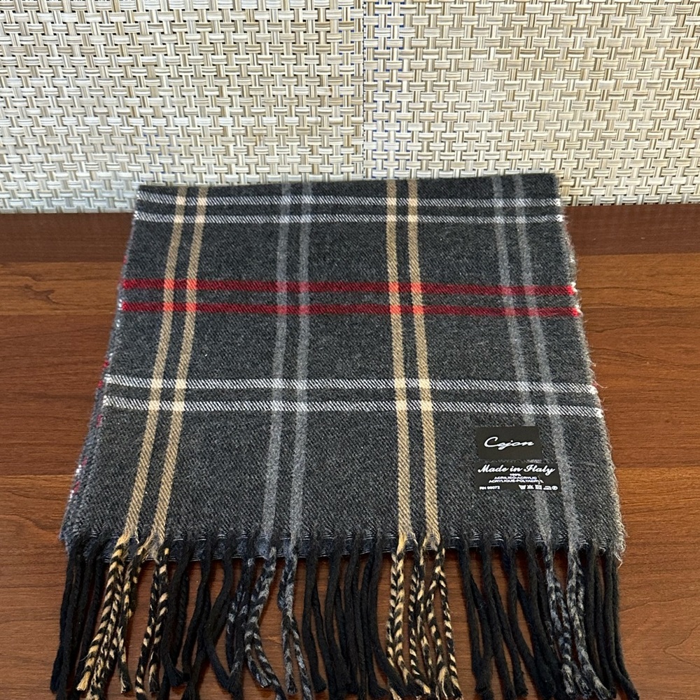 🌟HP🌟NWOT Charcoal Gray & Red Brushed Acrylic Scarf Italy